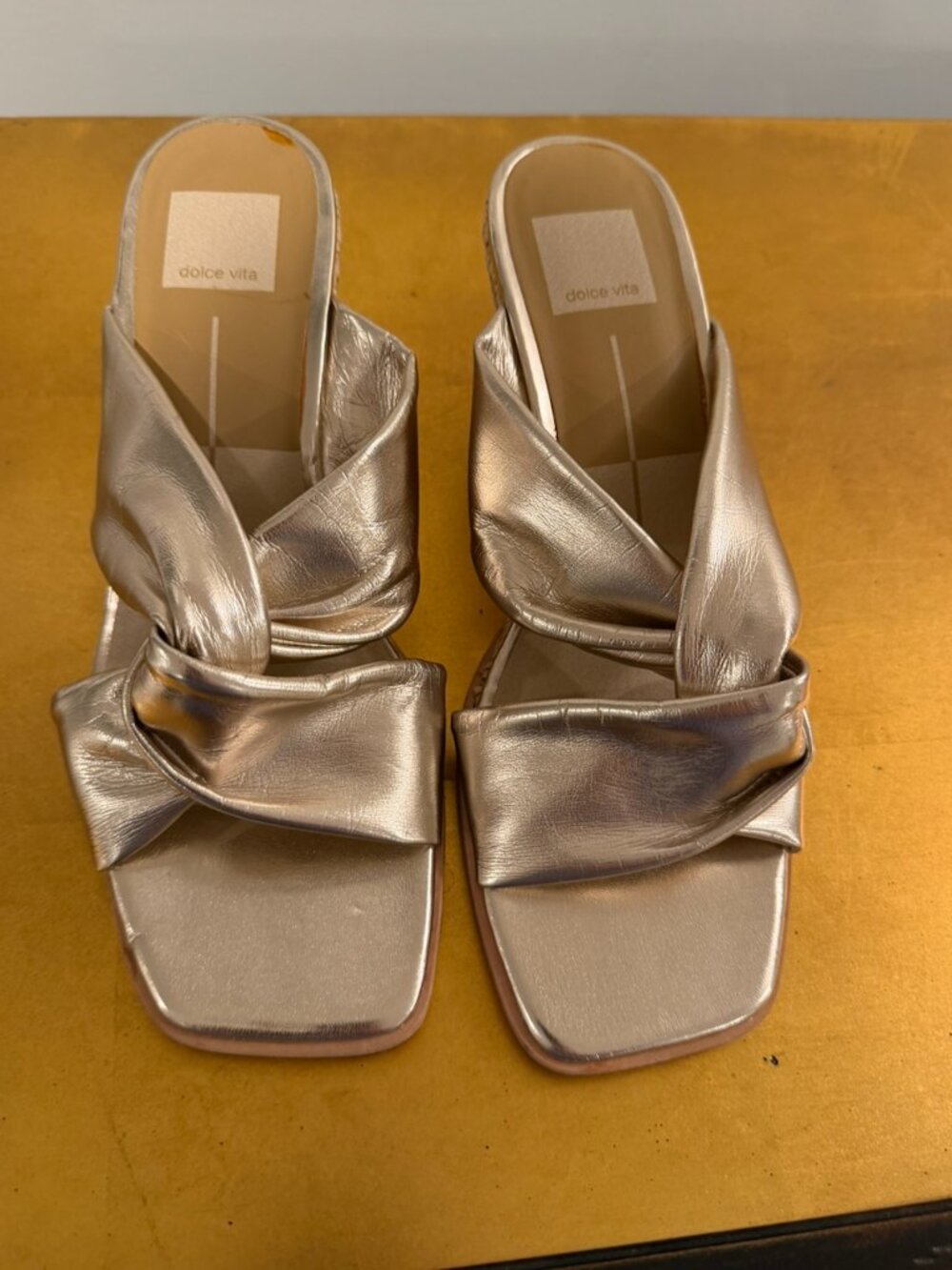 Dolce Vita Nyome Twisted Wedge